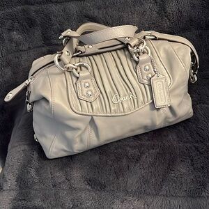 Light grey coach bag
